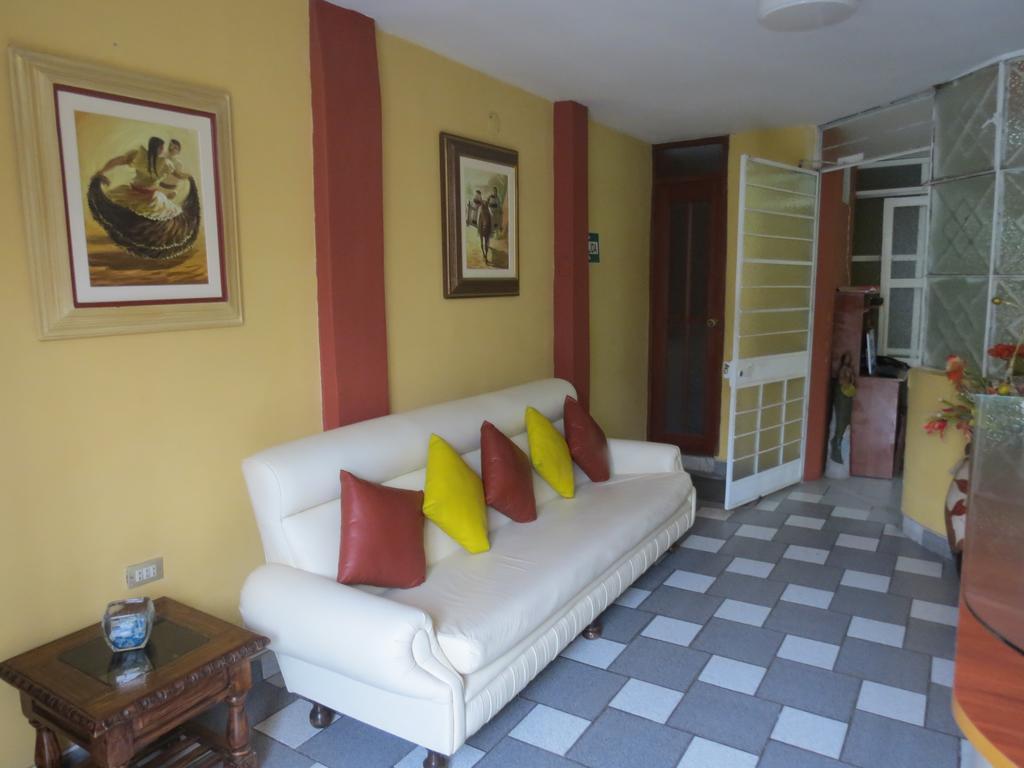 Bed and Breakfast Residencial El Sol De Los Pinos Trujillo Exteriér fotografie