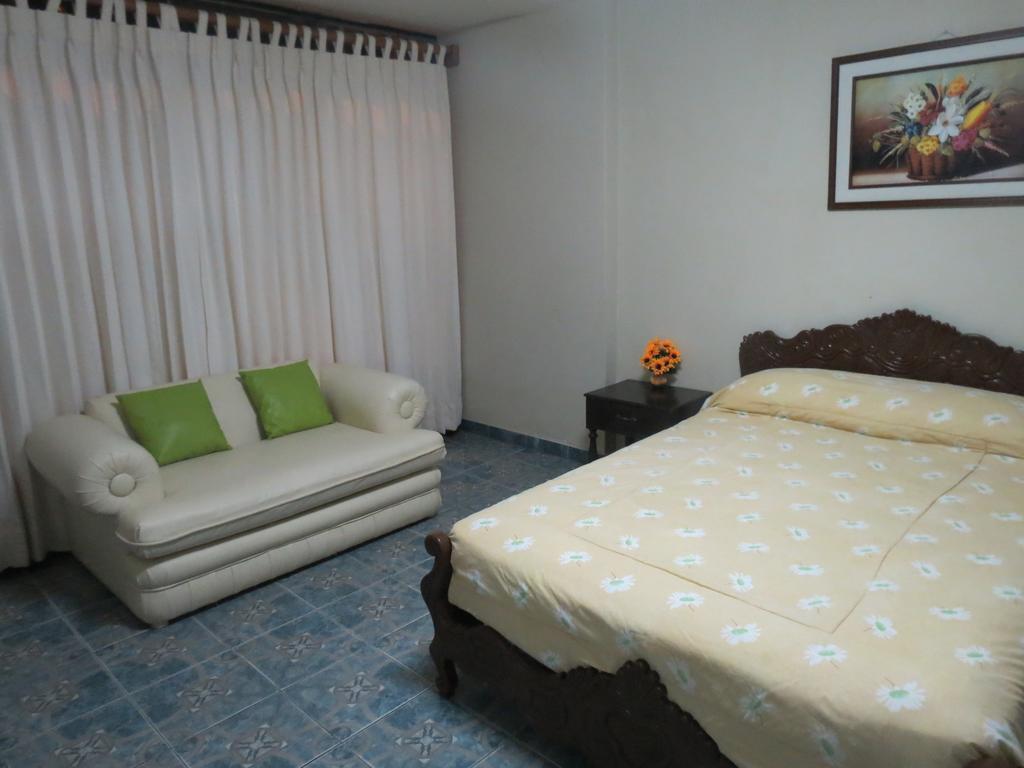 Bed and Breakfast Residencial El Sol De Los Pinos Trujillo Exteriér fotografie