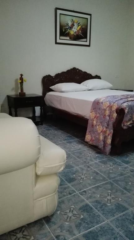Bed and Breakfast Residencial El Sol De Los Pinos Trujillo Exteriér fotografie