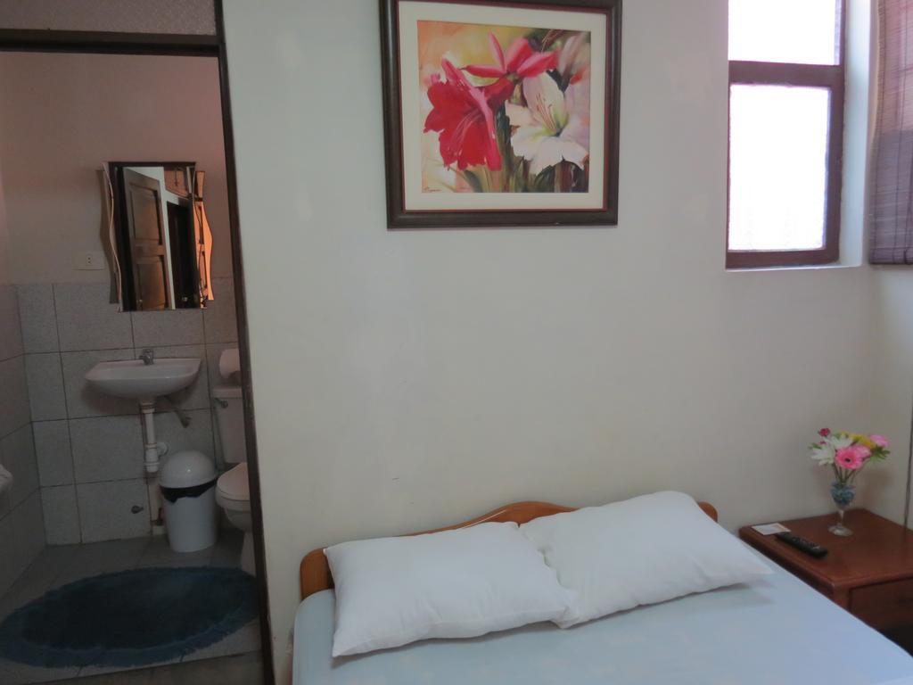 Bed and Breakfast Residencial El Sol De Los Pinos Trujillo Exteriér fotografie
