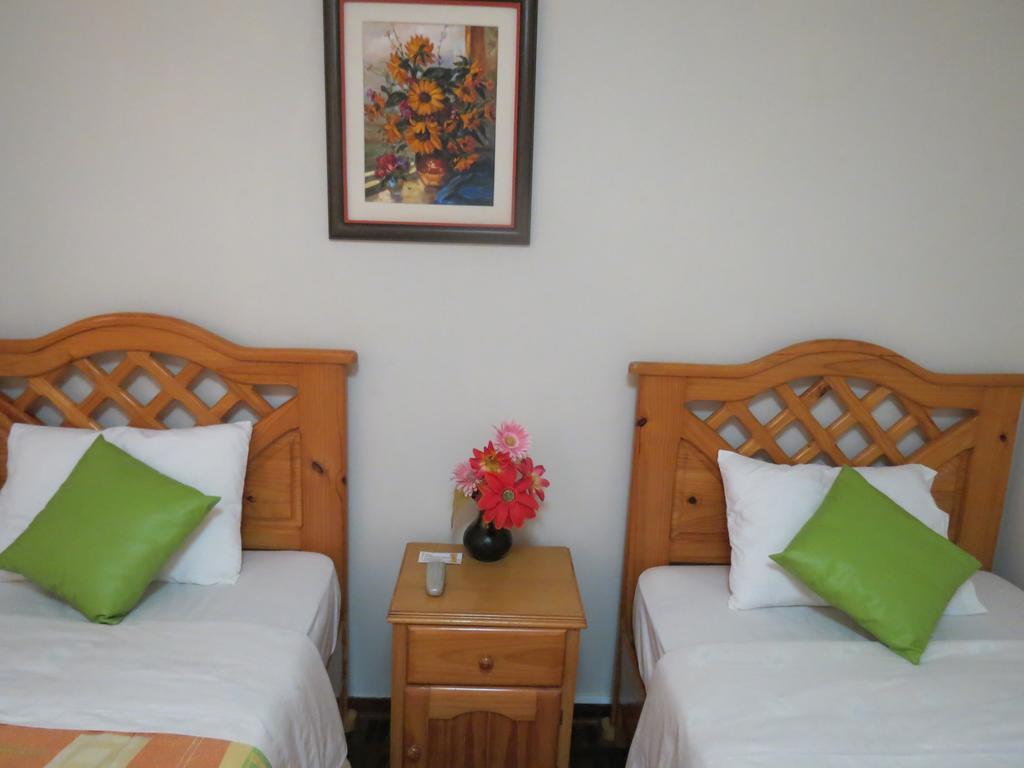 Bed and Breakfast Residencial El Sol De Los Pinos Trujillo Exteriér fotografie